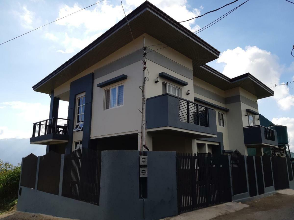 Restful 3br Hillside Duplex House *