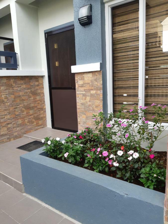 Restful 3br Hillside Duplex House